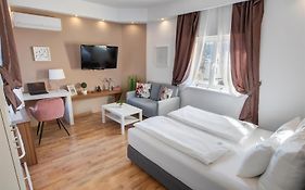 Premium Studio Szervita Square